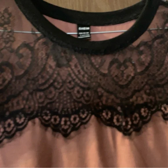 Shein Lace Top Size Large pink mauve black t-shirt. Wore once. - Picture 4 of 5